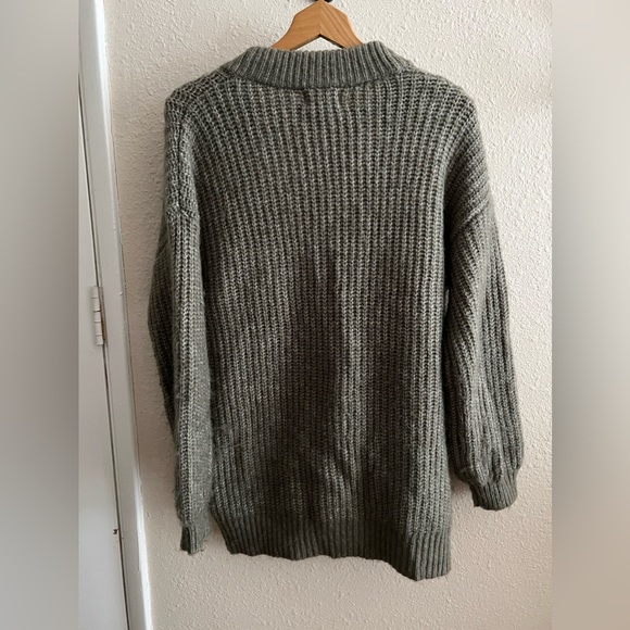 Universal Thread Sweater - Picture 3 of 5